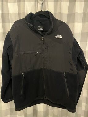 The North Face Men's Black Lightweight Fleece Jacket - Zip Front